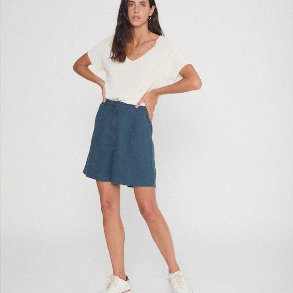 NWT Designers Society Urosel Navy Bermuda Shorts with Relaxed Fit